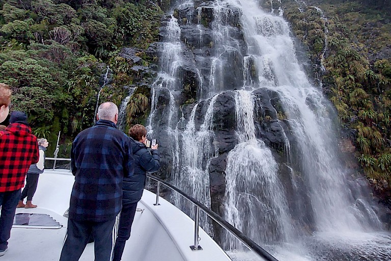 Een van de prachtige watervallen in de Fiordlands.