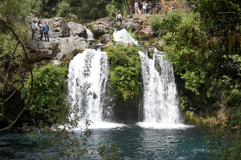 Ojes del Caburguawatervallen bij Pucón.