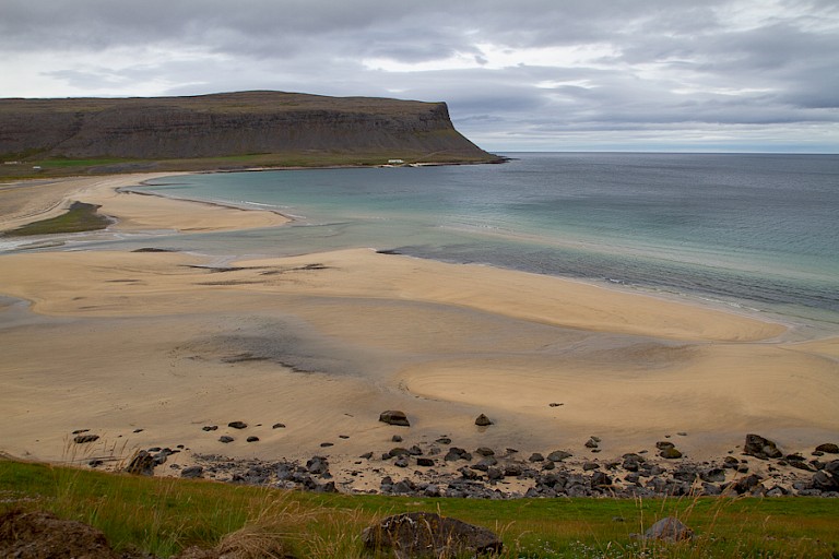 Rauðasandur, een prachtig zandstrand aan de zuidkust van de Vestfjorden.