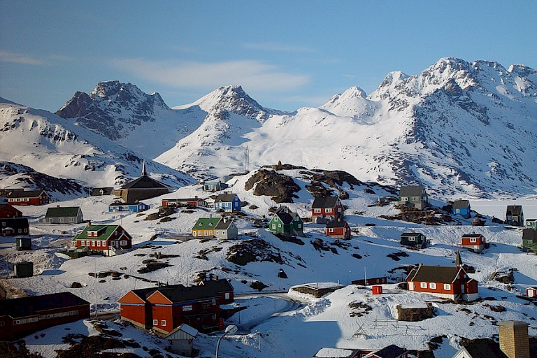Winters Tiniteqilaaq, een dorpje in Oost-Groenland.