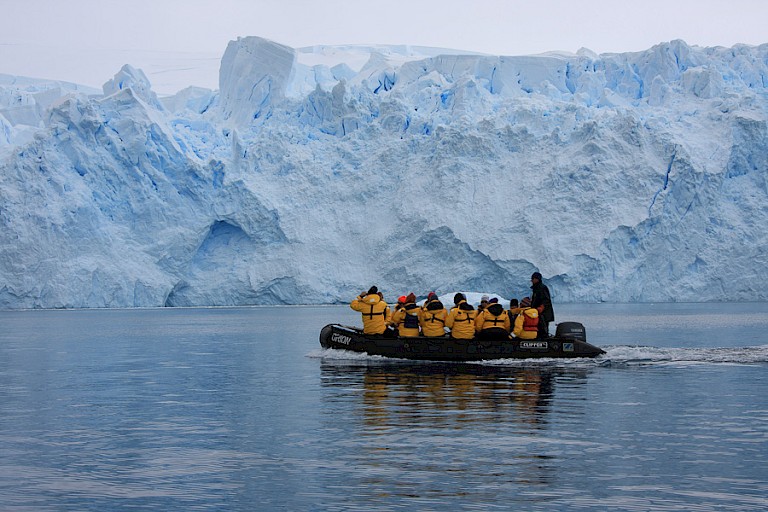 Langs o.a. gletsjerfronten