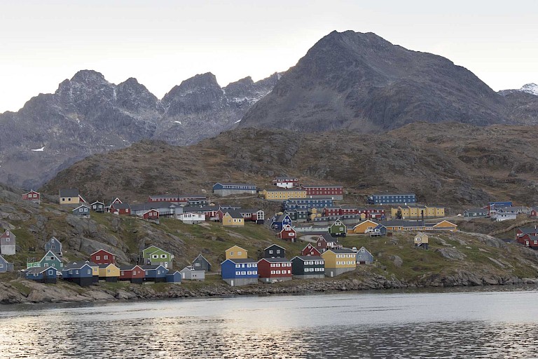 Tasiilaq, een grotere plaats in het zuidoosten