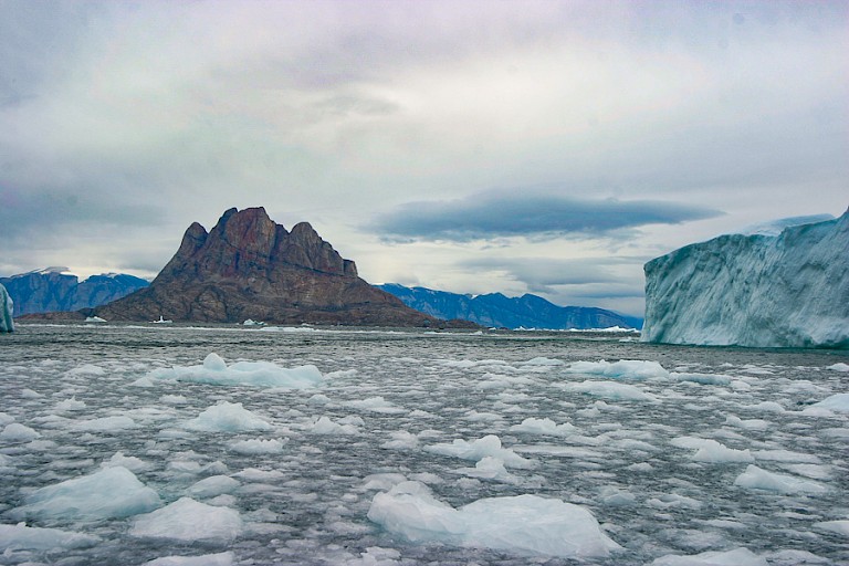 Het noordelijk deel van de Diskobaai met Uummannaq op de achtergrond.