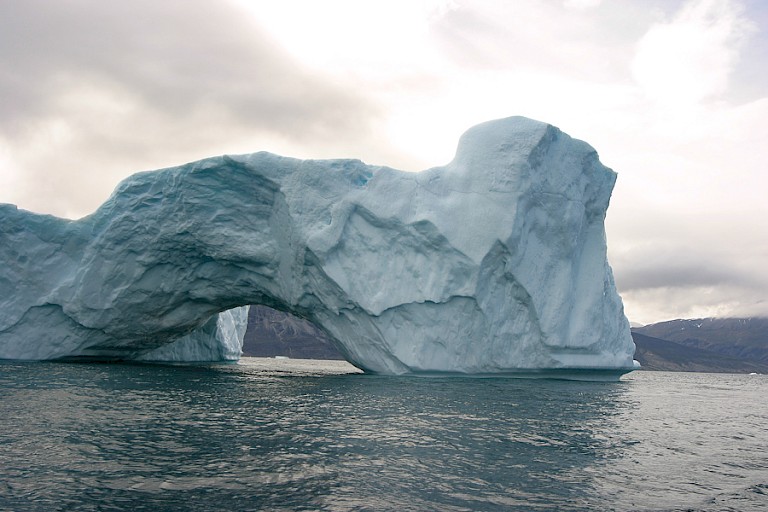 Immense ijsbergen drijven rond in de Diskobaai.