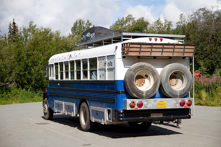 De bus waarmee de reis gemaakt wordt.