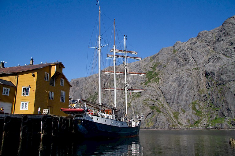 Antigua aan de kade in Nusfjord.