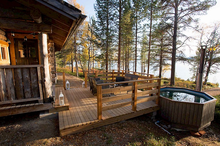 De veranda met een hottub.