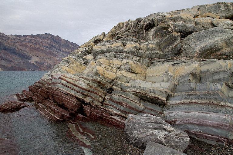 Nog meer bizarre aardlagen op Gateau Point.