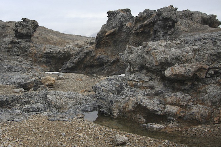 Bizarre rotsformaties in de Hornsund.