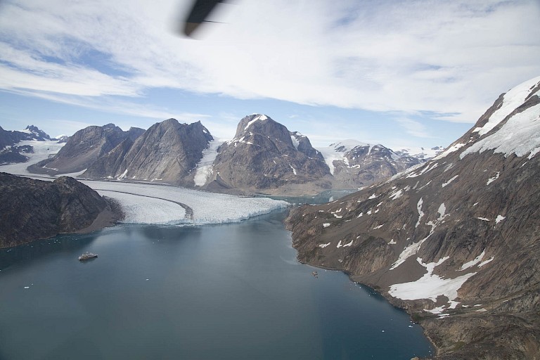 Achterste deel van de Skjoldungenfjord gezien vanuit de helikopter