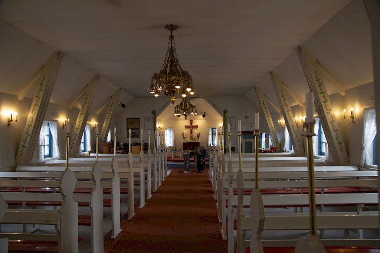 Het interieur van het kerkje van Aappilattoq