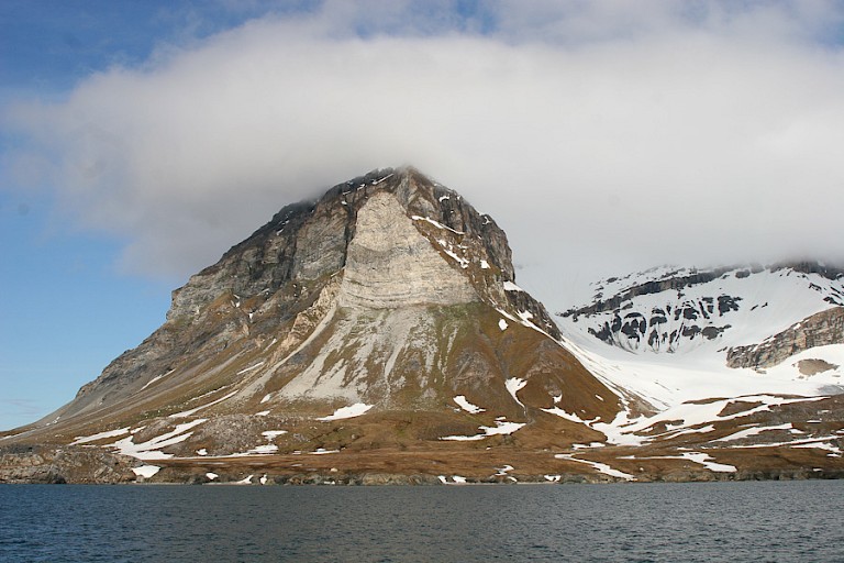 De kenmerkende rots van Alkhornet.