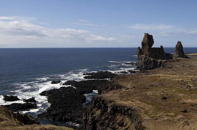 Rotspilaren aan de zuidkust van Snæfellsnes