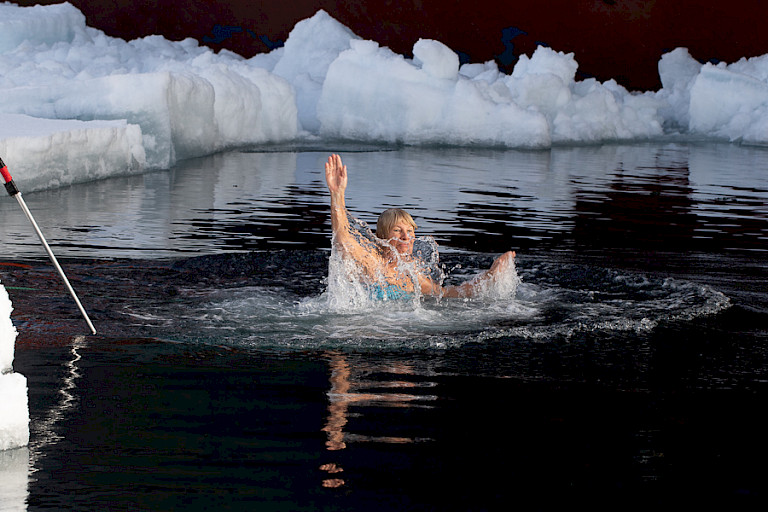 De Polar Plunge op de noordpool