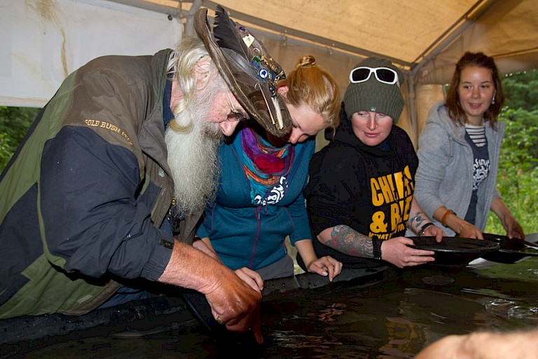 Goudwassen een leuke bezigheid.
