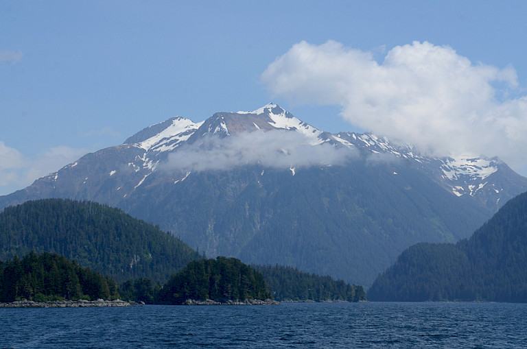 De bergen in de omgeving van Sitka.
