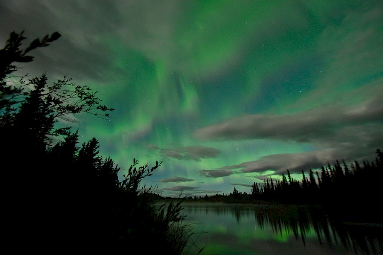 Tijdens de reis in september kan er noorderlicht (Aurora boarealis) gezien worden. Foto: Muktuk Adventures.
