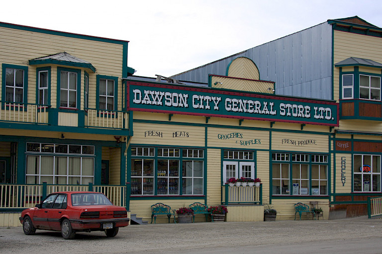 De oude binnenstad van Dawson City, het hart van de Goudkoorts.