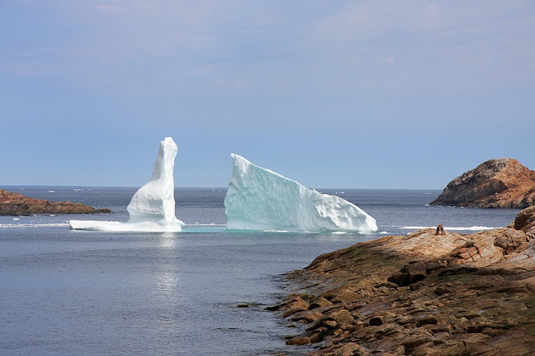 Gestrande ijsbergen bij een inham in het zuidelijk deel van Baffin.