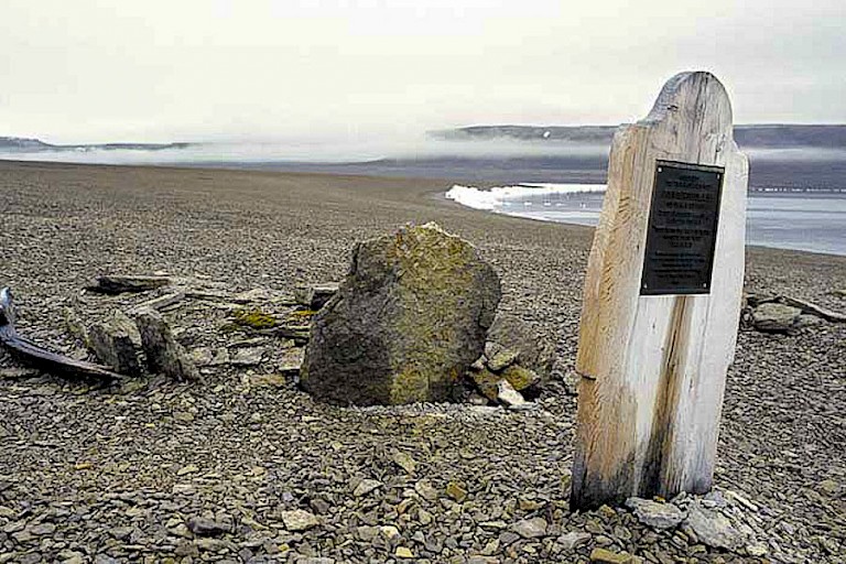 Een van de graven van de Franklin Expeditie op Beechey,