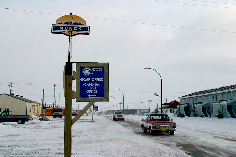 Eén van de straten in het plaatsje Churchill.