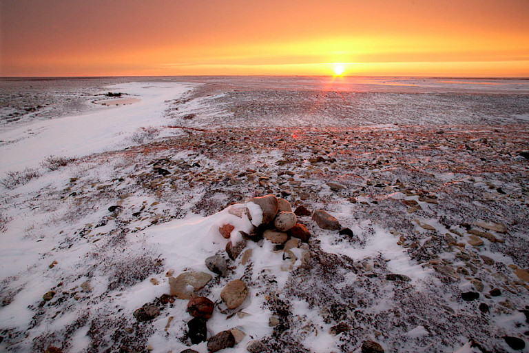 Mooie zonsondergang vanaf de toendra bij Churchill.