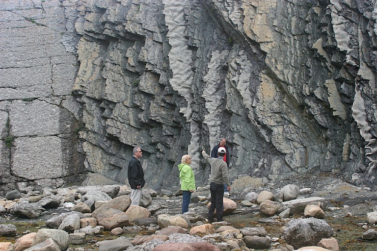 Zeer oude steenlagen in Gross Morne NP.