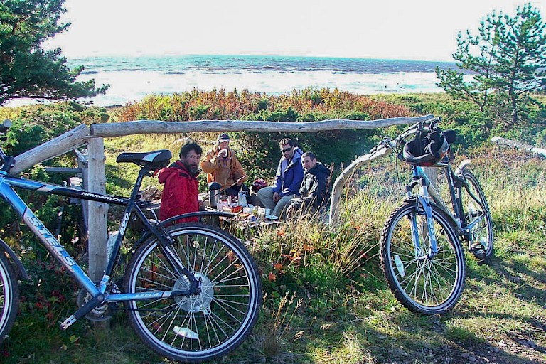Picknick onderweg langs de Witte Zee.