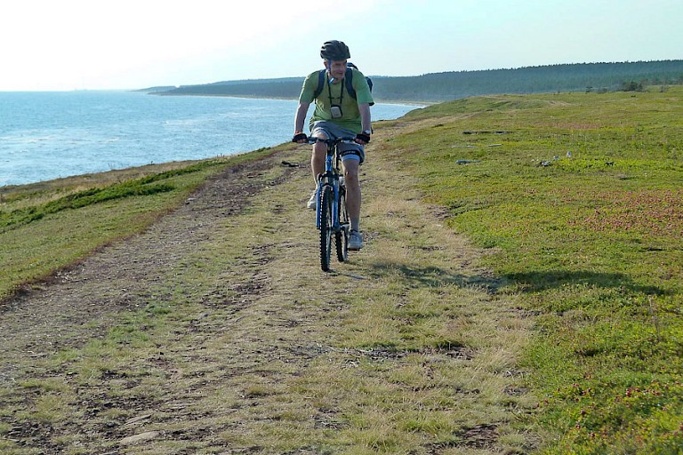 Mountainbiken langs de Witte Zee.