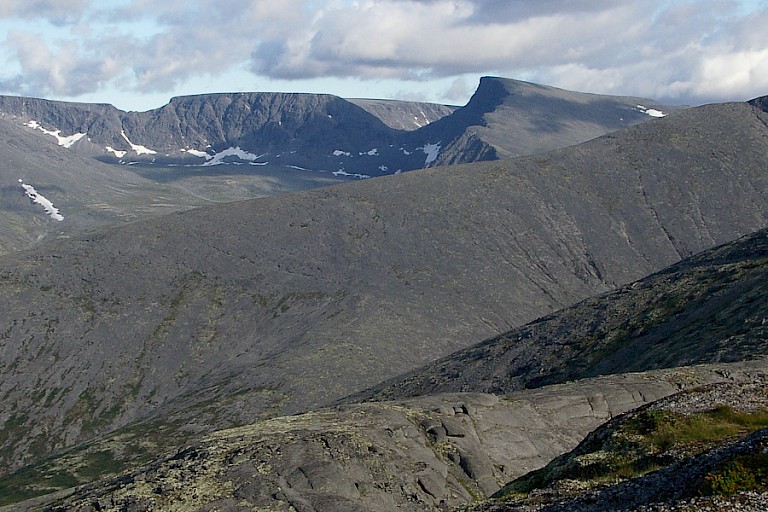 Uitzicht vanaf de Judychvumchorr, hoogste punt van Lapland (1200 m).