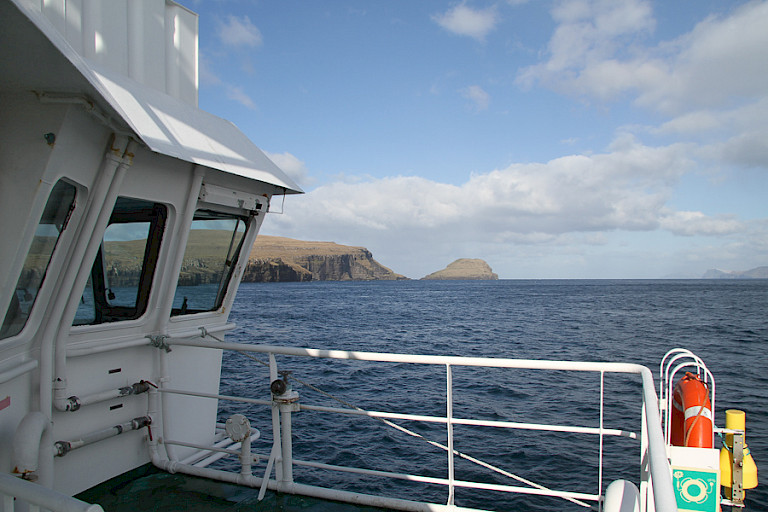 Met de boot naar Sandoy.