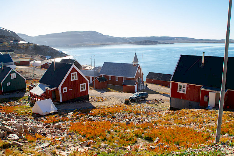 Ittoqqortoormiit de nederzetting aan de Scoresby Sund, Groenland.