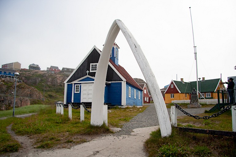 Het oude centrum van Sisimiut, met het oudste houten kerkje van Groenland.