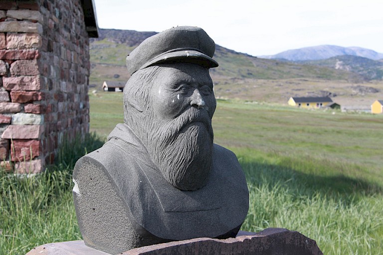 Sculptuur van een vissersman, Igaliku, Zuid-Groenland