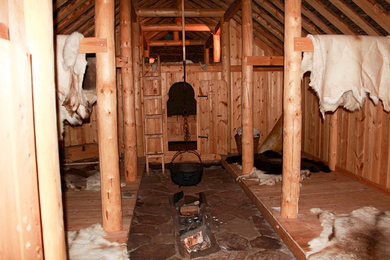 In het turfhuis in Bratthalíð.