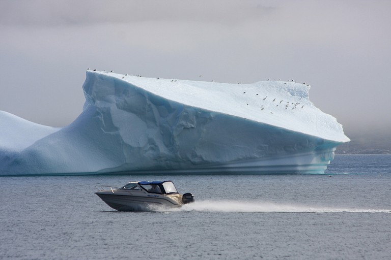 Bootje in de fjord.