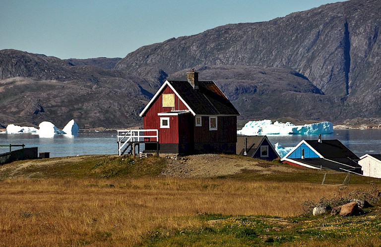 Huis aan de fjord in Narsaq.