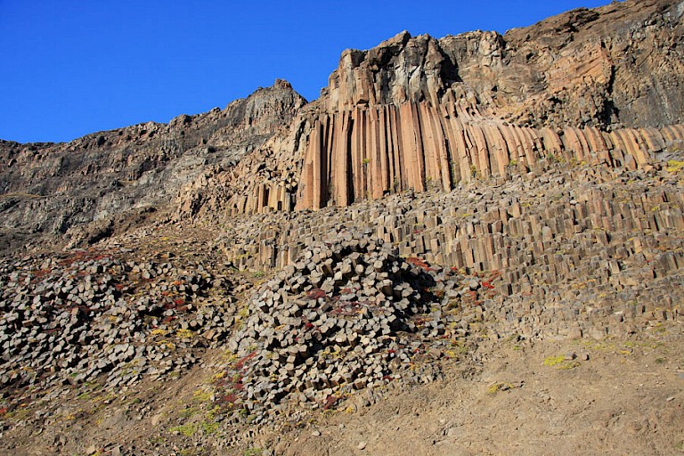 Basaltzuilen getuigen van een vulkanisch verleden van dit gebied.
