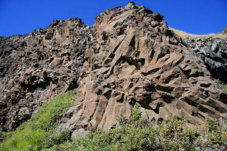 Basaltzuilen getuigen van het vulkanisch verleden van Disko-eiland.