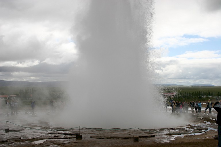 Strokkur, een van de actiefste geisers op IJsland.