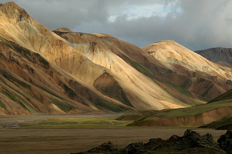 Kleurrijke reolietbergen bij Landmannalaugar, IJsland. Foto: Eugene Bakker.