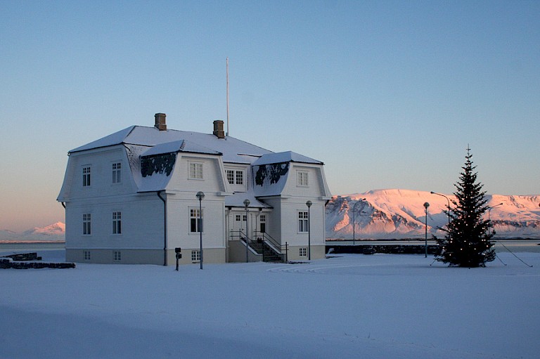Höfði (Hédinshöfði) in Reykjavík waar in 1986 de ontmoeting tussen Ronald Reagan en Mikhael Gorbatsjov plaatsvond.