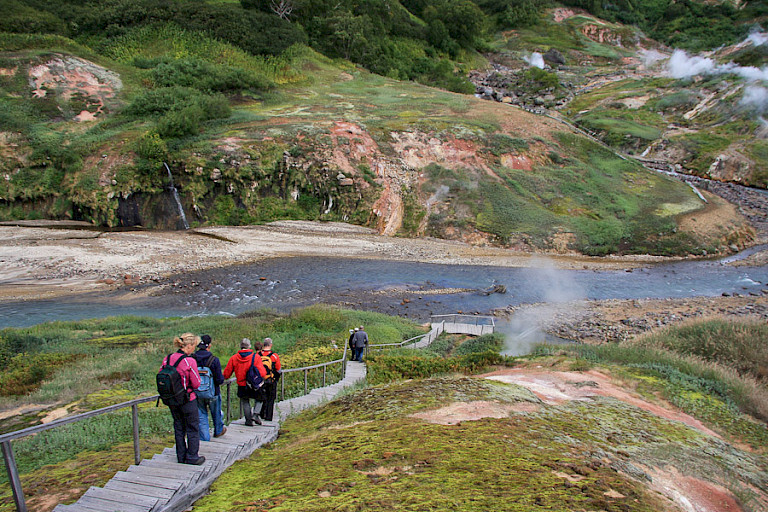 Wandelpad naar de rivier in de Geiservallei.