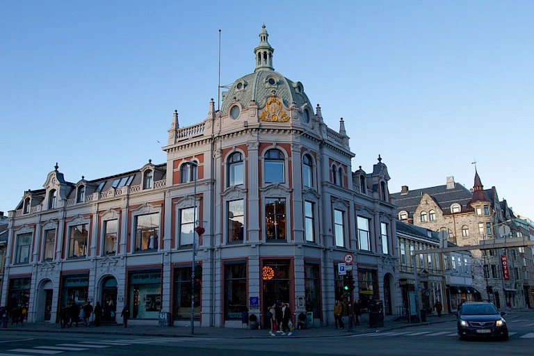 Winkelstraat in het centrum van Trondheim, Noorwegen.