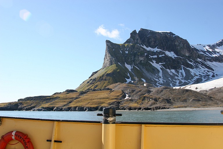 Alkhornet, op de hoek van Isfjord en de westkust van Spitsbergen.