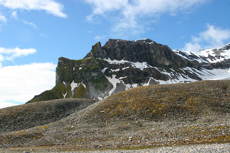 Alkhornet aan de monding van de Isfjord, Spitsbergen.