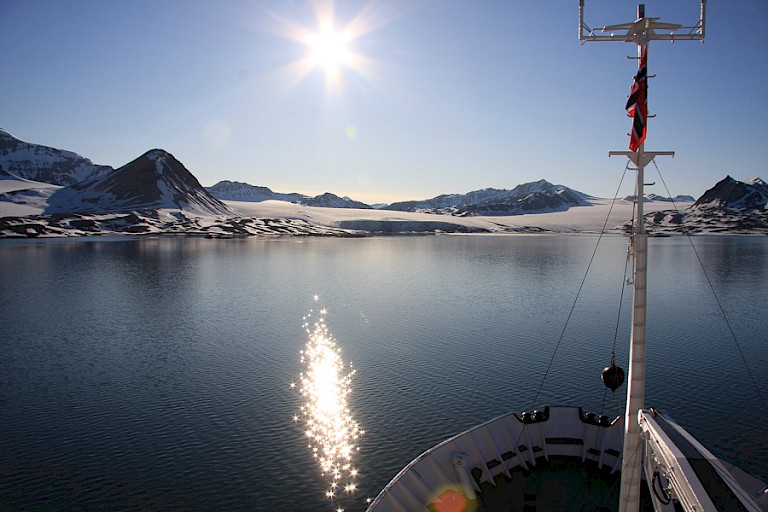 Middernacht bij de Esmarkgletsjer, Spitsbergen.