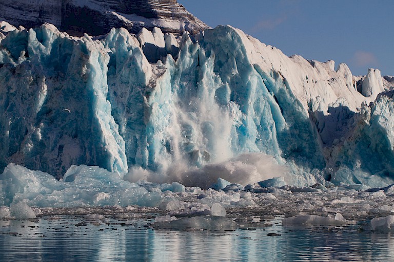 Afkalvende gletsjer, Kongsbreen.