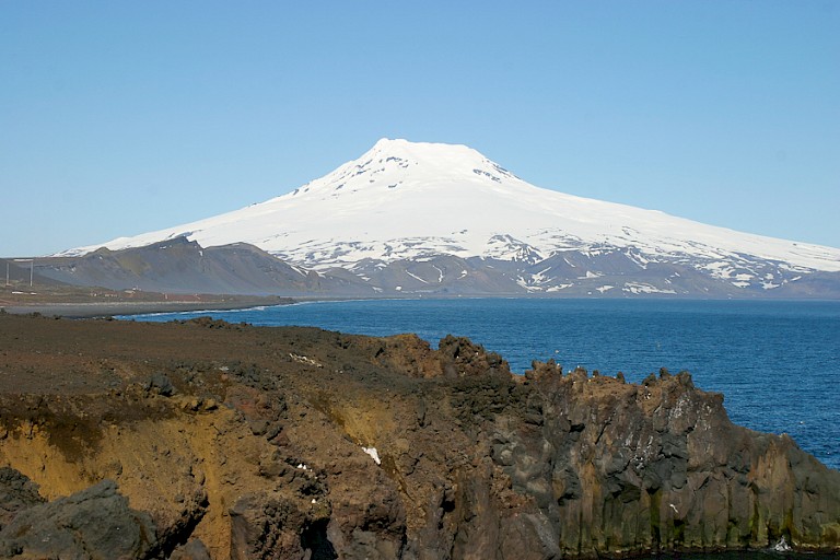 Uitzicht op de vulkaan Beerenberg, Jan Mayen.