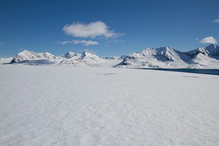 St. Jonsfjord. Skitrekking Trollheimen, Spitsbergen.